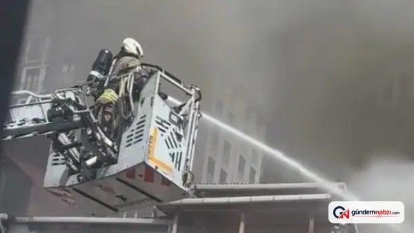 Kağıthane'de 4 katlı binada çıkan yangın paniğe neden oldu
