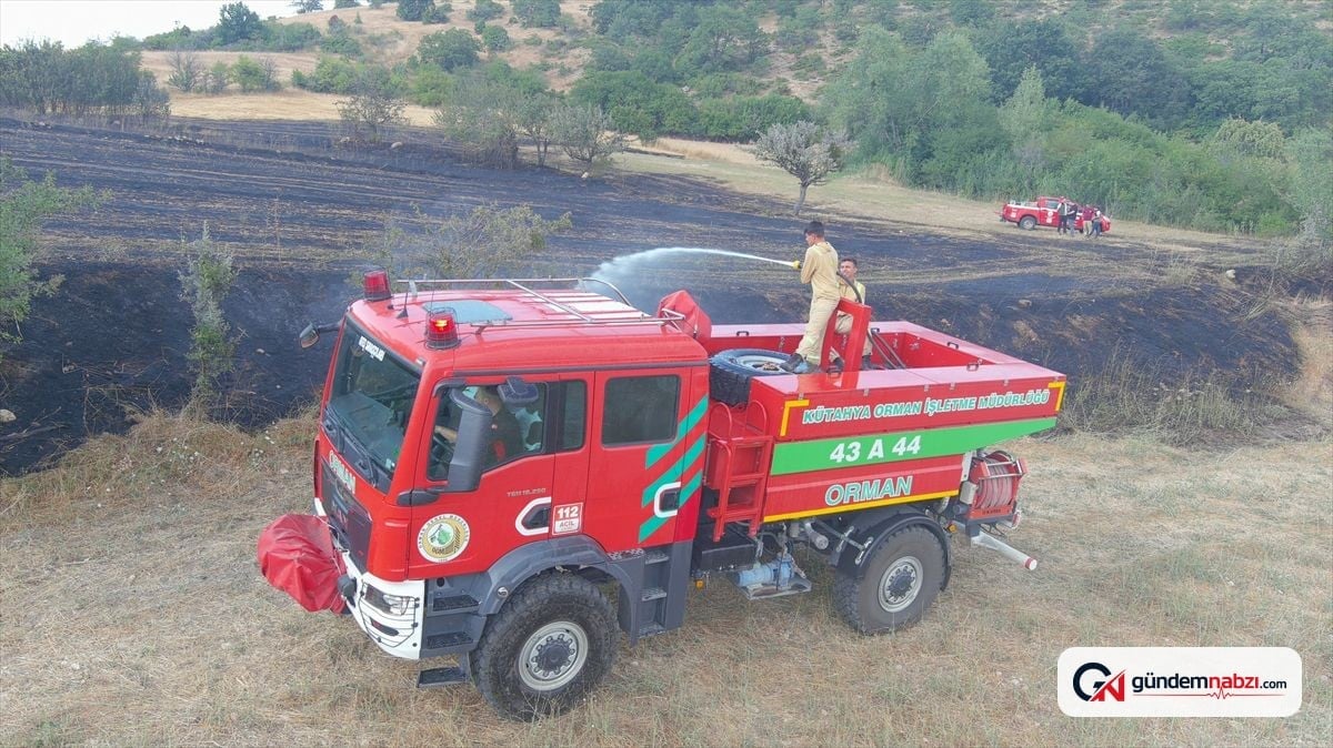 Kütahya'da traktör yangını tarım arazisini kül etti