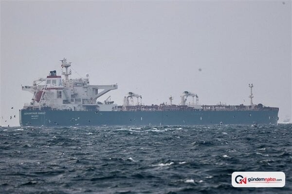 Çin tankerinin Hormuz Boğazı'ndaki seferi İran'ın uyarısı sonrası iptal edildi