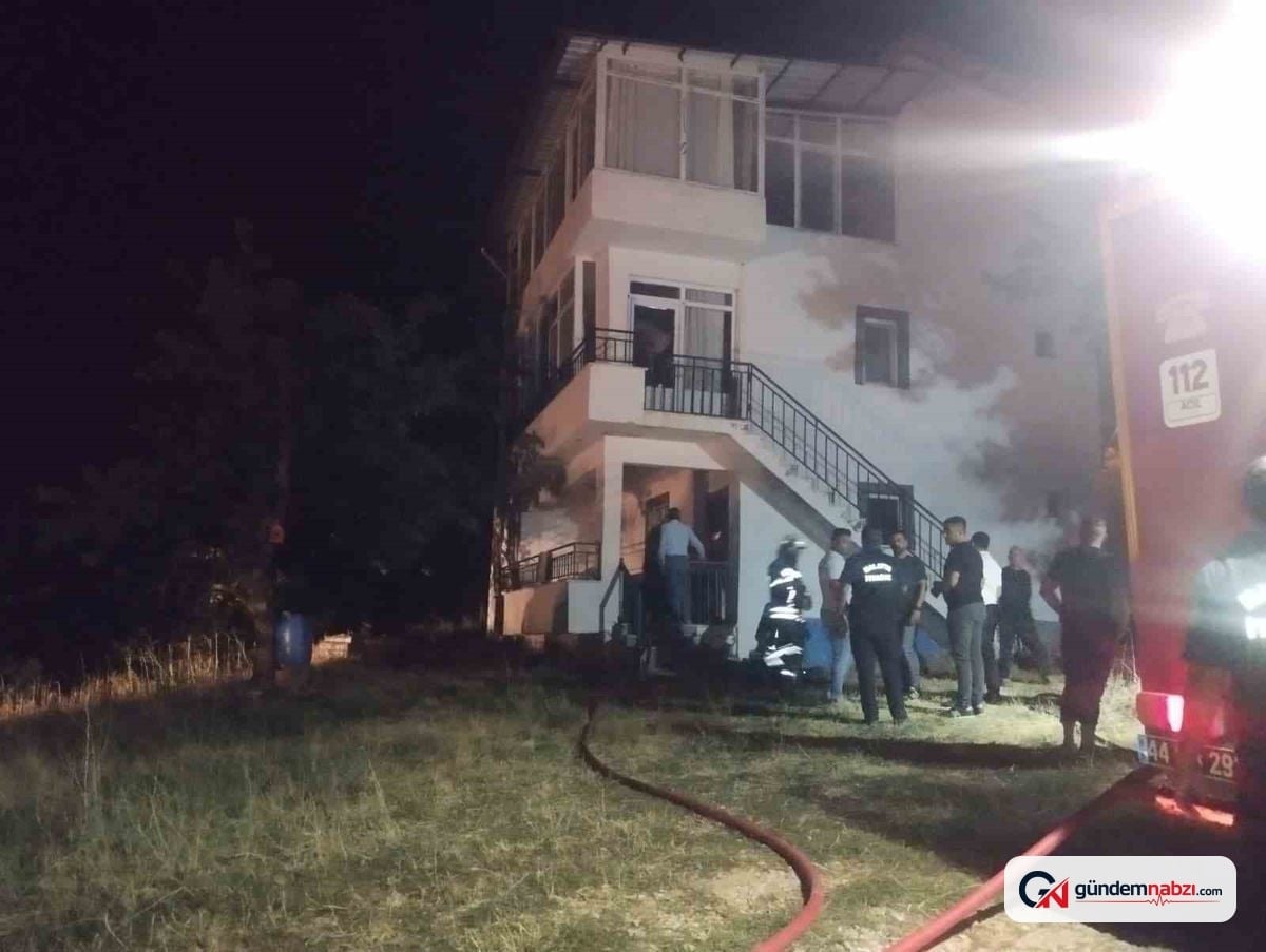 Malatya'da elektrik kontağından çıkan yangında hasar oluştu