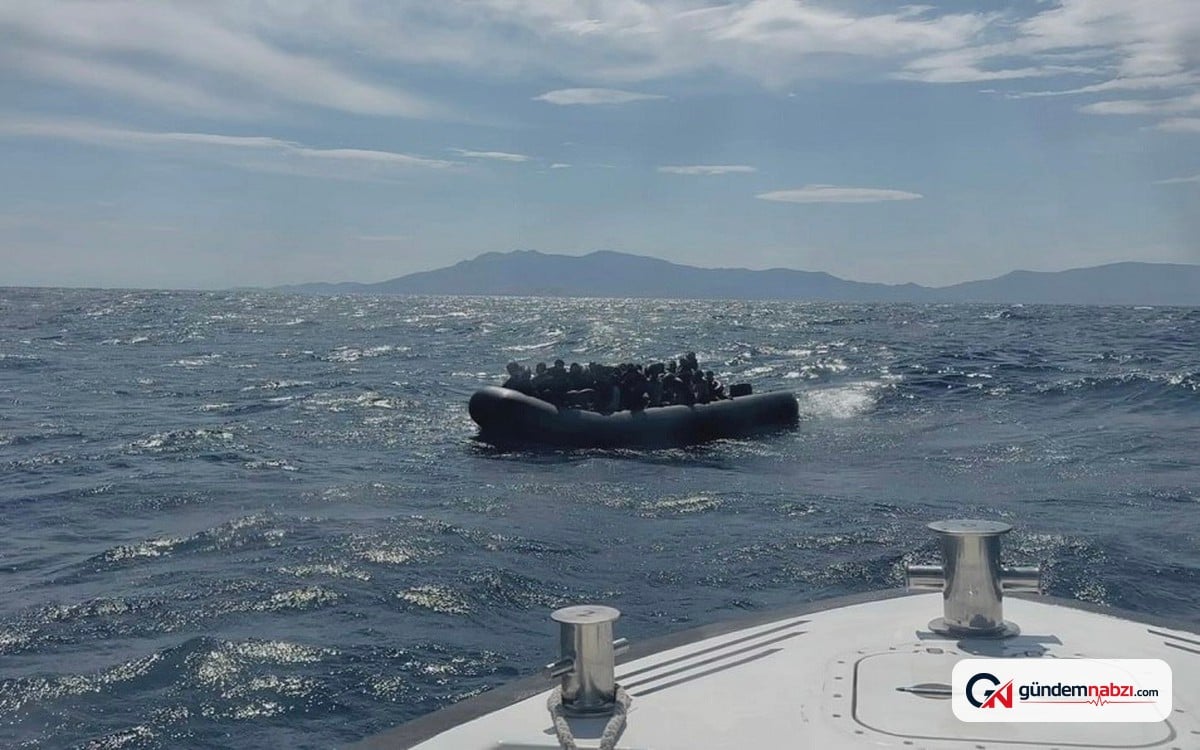 Çanakkale'de lastik bottaki 43 kaçak göçmen yakalandı