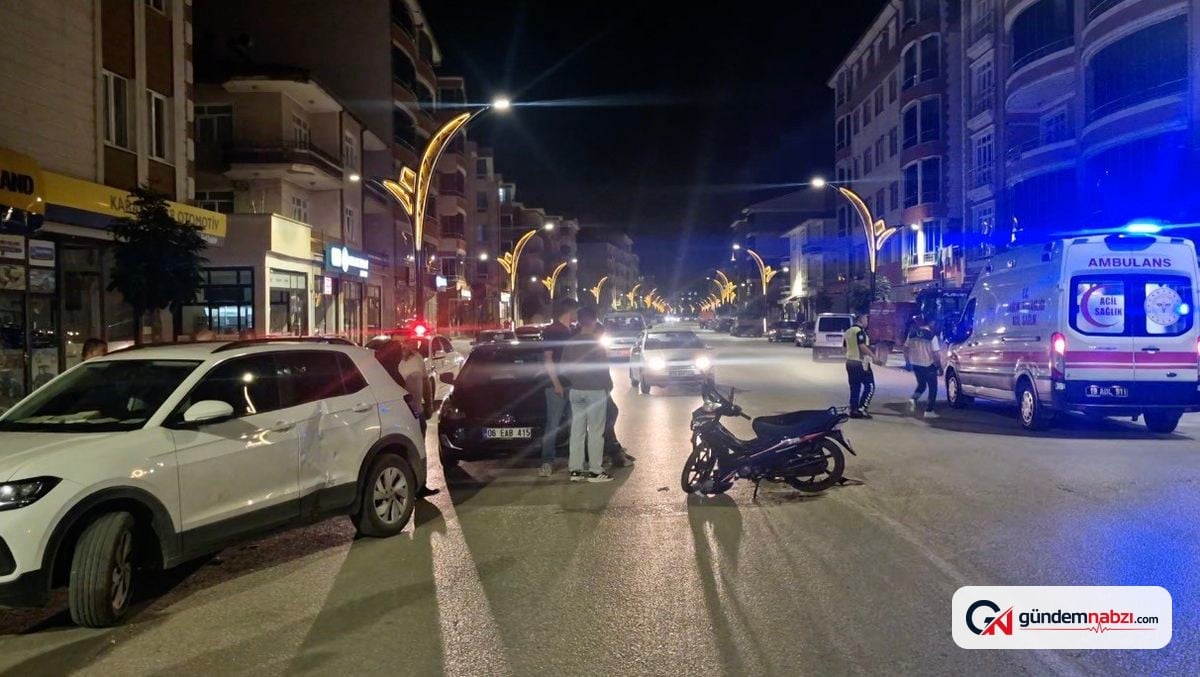 Çorum'da otomobile çarpan motosikletin sürücüsü yaralandı