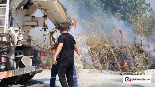 Manisa'da hurdalıkta çıkan yangın tarım arazisine sıçradı