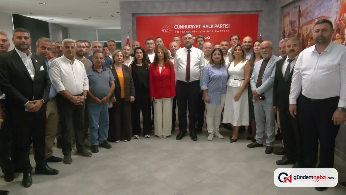 CHP İzmir İl Başkanı Gümrükçü, 30 ilçe başkanıyla toplandı