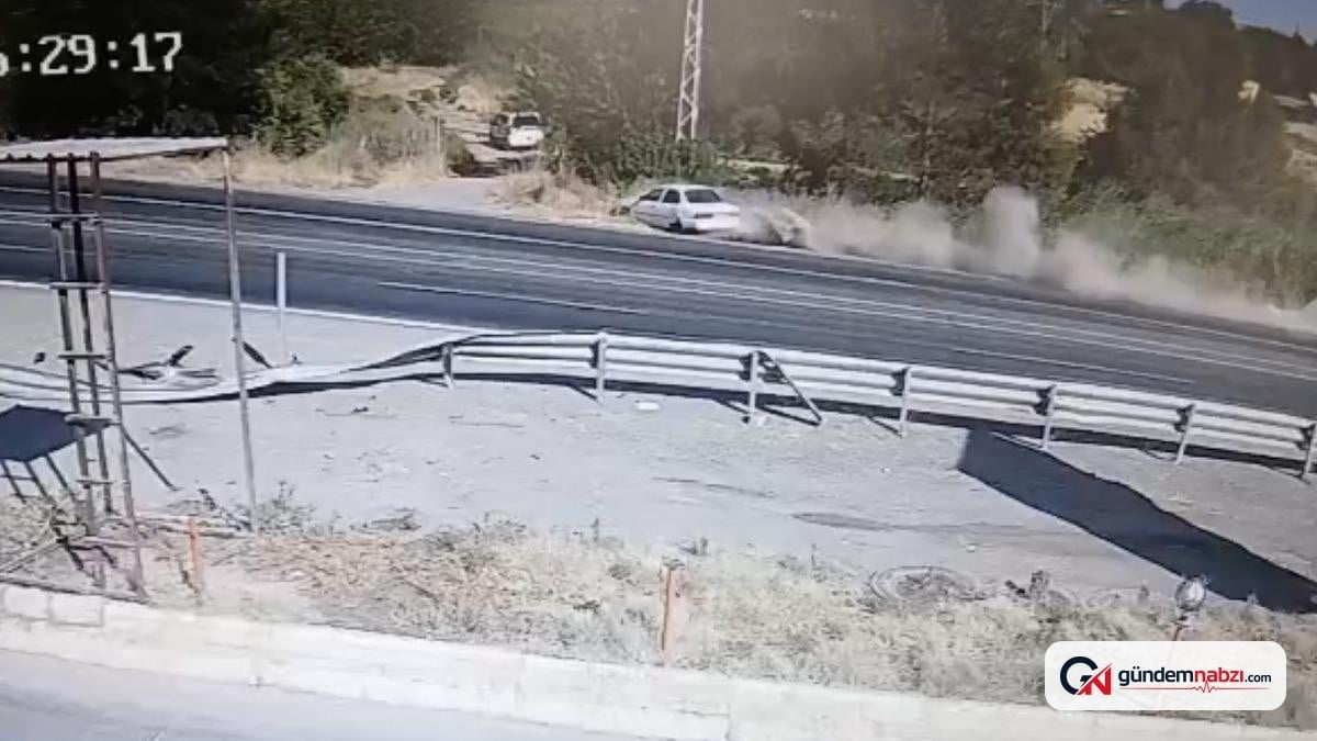 Adıyaman'da Otomobil şarampole devrildi, 2 yaralı