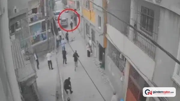 Adana'da Otomobil kalabalığın arasına daldı: 4 yaralı