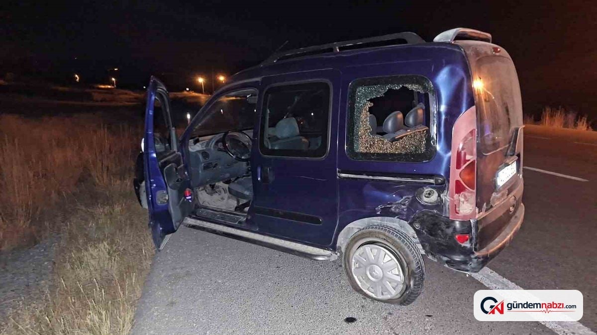 Motosiklet hafif ticari araca çarptı: 1 yaralı