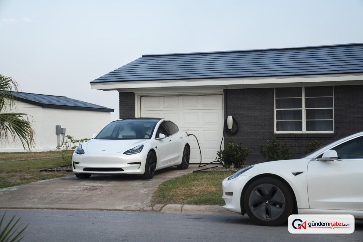 Tesla güneş çatısı ürününü siteden kaldırdı