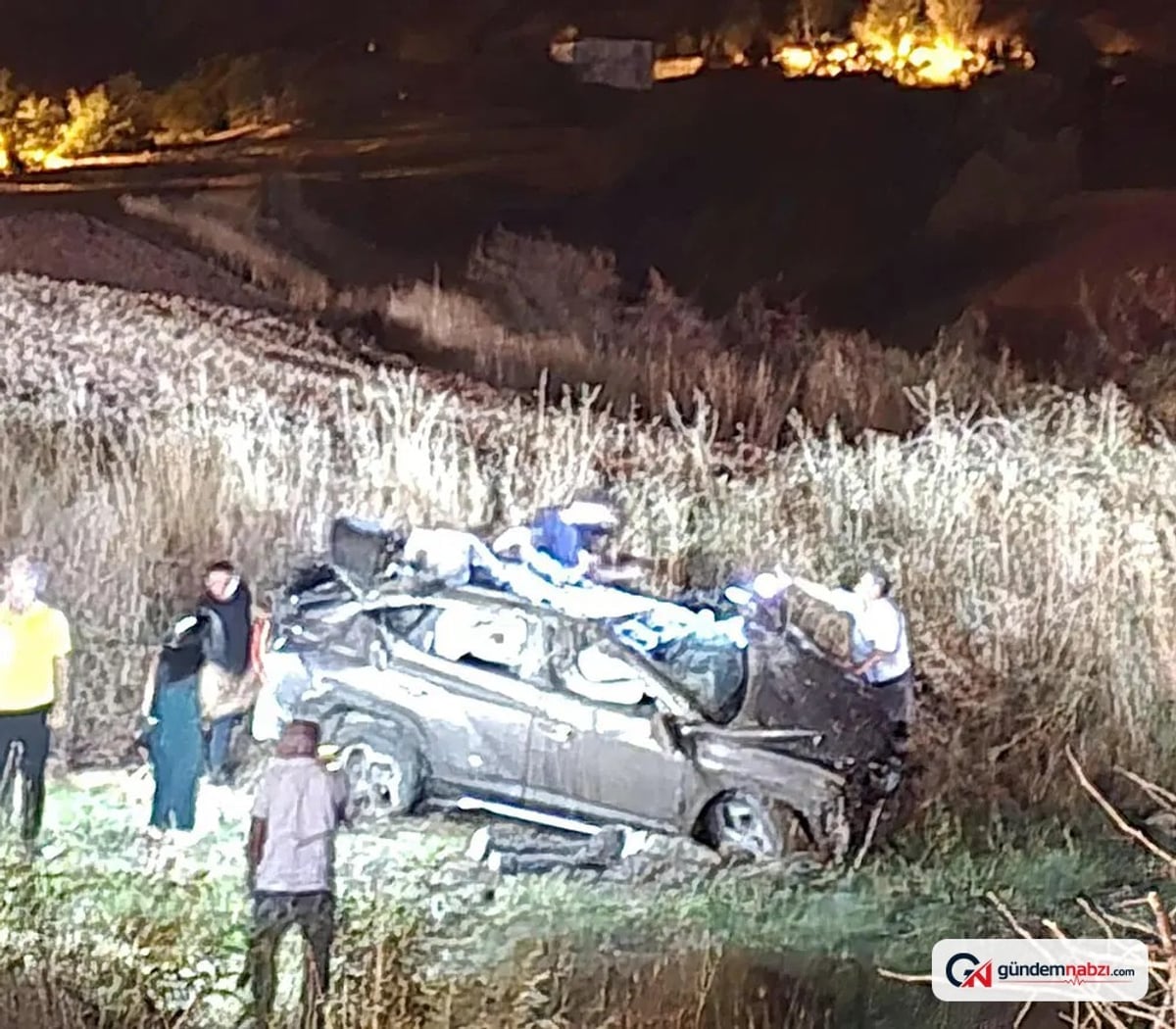 Diyarbakır Lice'de otomobil tırla çarpıştı: 2 ölü