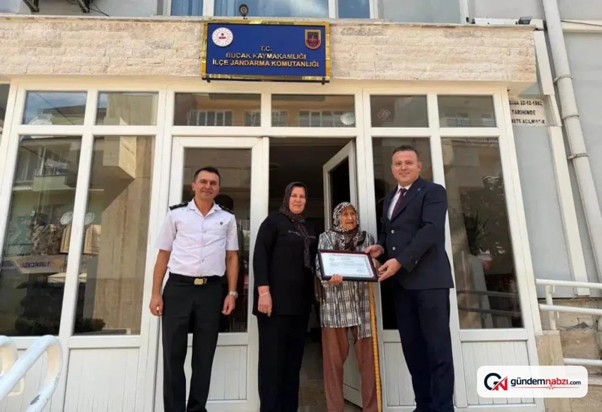 Burdur'da simitçilik yapan Çift Antalya'daki dairesini jandarmaya bağışladı