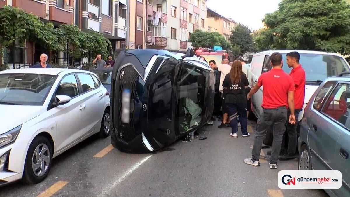 Ümraniye'de otomobil devrildi, 3 araca çarptı