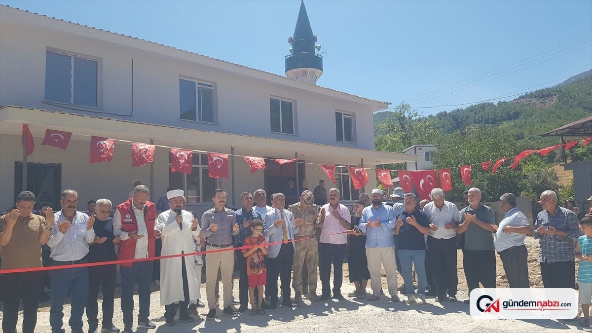 Gaziantep'te depremde yıkılan cami yeniden ibadete açıldı