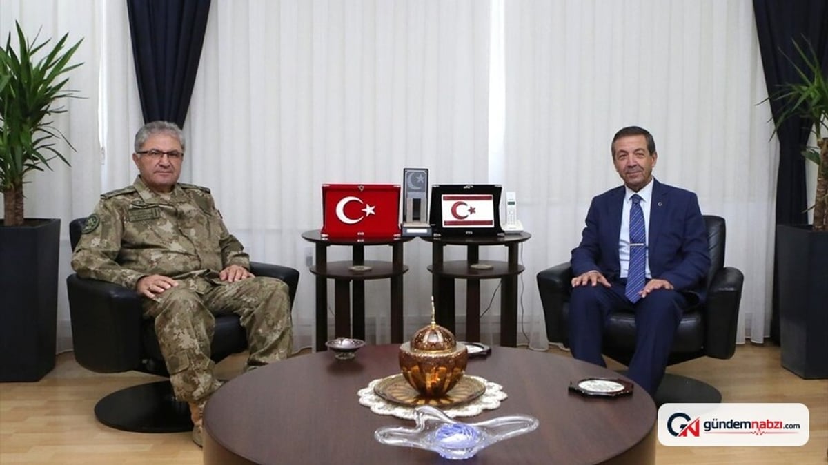 KKTC Dışişleri Bakanı Ertuğruloğlu, Kıbrıs'taki Türk askeri varlığının önemini vurguladı