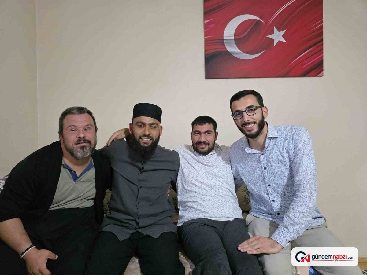 Down sendromlu Savaş, ilahici Celal Karature ile buluştu