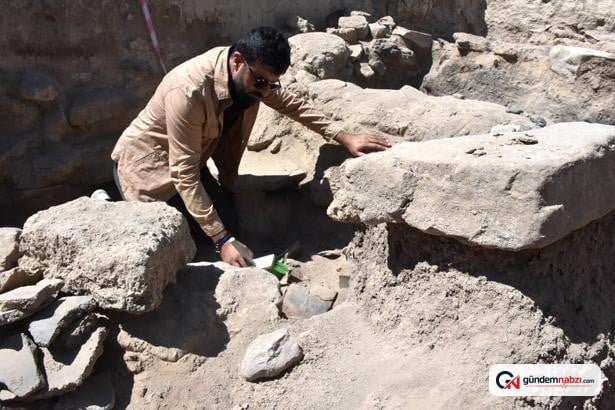Van'da İremir Höyüğü'nde 5 bin 500 yıllık yerleşim izleri araştırılıyor