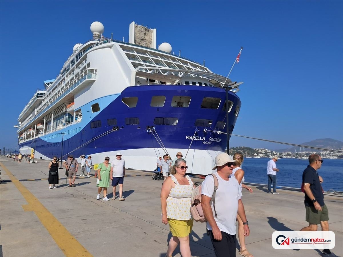 Marella Discovery kruvaziyeri Bodrum'a yanaştı