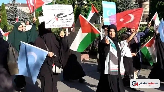 Erzurum'da sağlık çalışanları Gazze için sessiz yürüyüş düzenledi