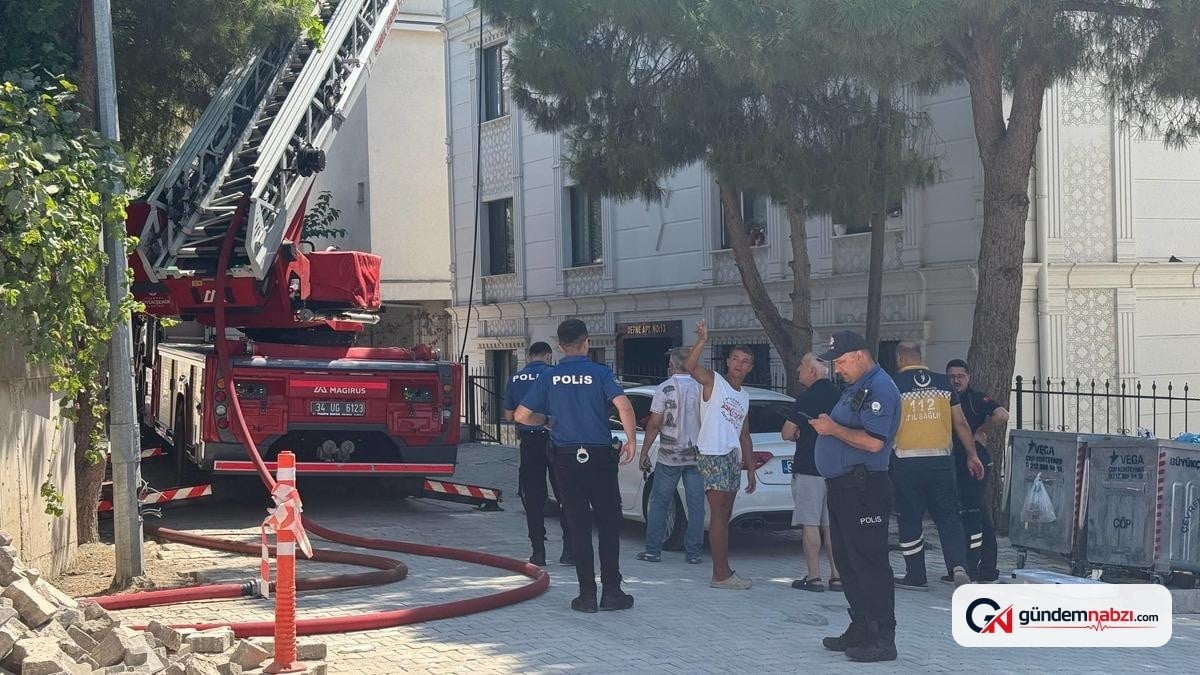 İstanbul Büyükçekmece'de bina çatısında yangın çıktı: 1 yaralı