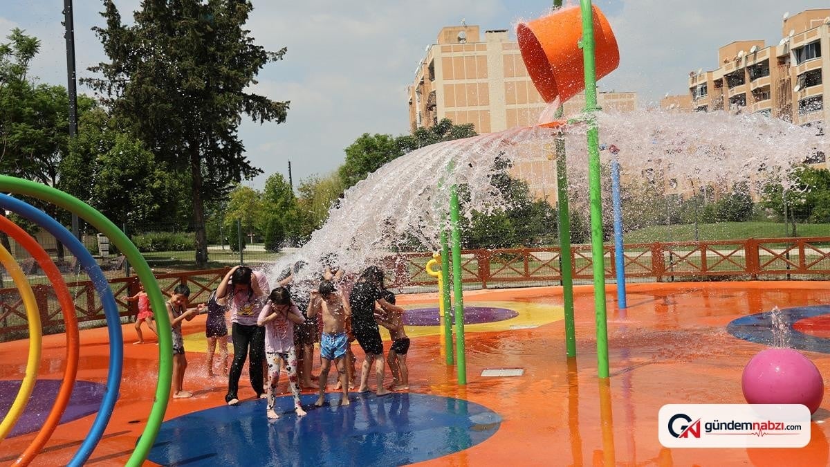 Adana'da su oyun parkları çocuklar için güvenli alan oldu