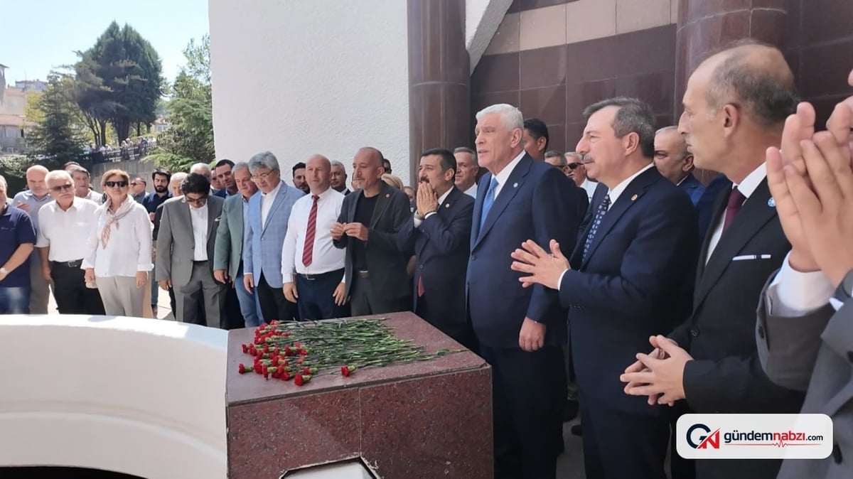 Müsavat Dervişoğlu, Bursa'da Celal Bayar'ın mezarını ziyaret etti
