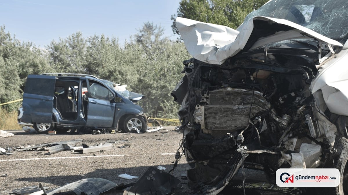 Van Muradiye'de iki araç çarpıştı: 2 ölü, 9 yaralı