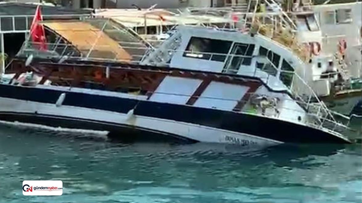 Muğla Akyaka'da tur teknesi su alarak yan yattı