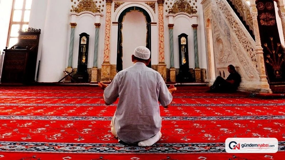 Diyanet: Kandil gecelerine özel namaz bulunmuyor
