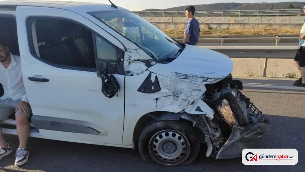 Bursa-Balıkesir karayolunda 5 araç zincirleme kaza yaptı: 1 yaralı