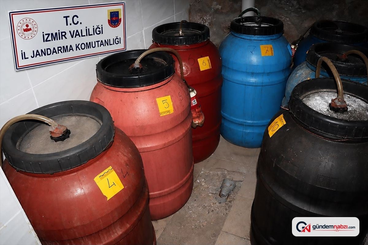 İzmir'de Urla ilçesinde sahte alkol operasyonu: 2 bin 200 litre ele geçirildi