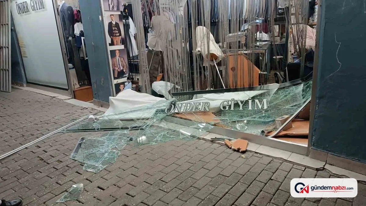 Bursa'da otomobil giyim mağazasına girdi, sürücü kaçtı