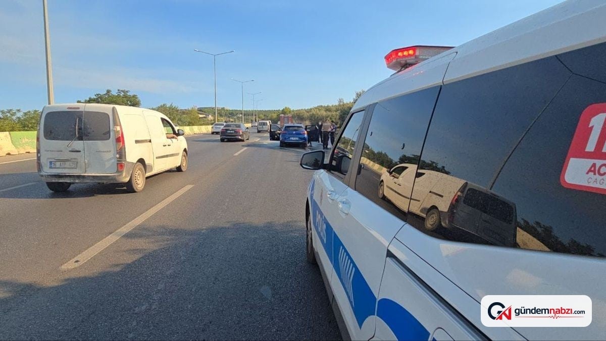 Bursa'da seyir halindeki otomobil alev aldı