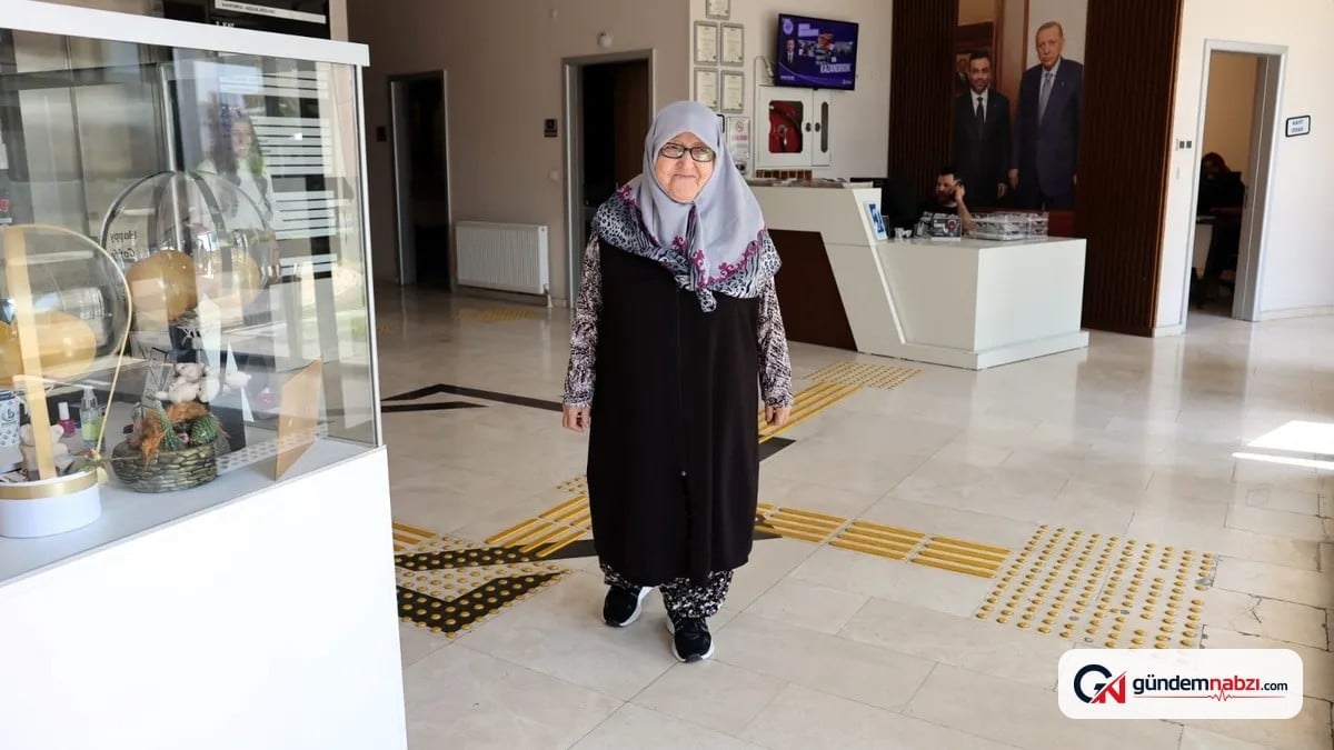 Bağcılar'da 82 yaşındaki kadın 10 aylık sporla bastonsuz yürümeye başladı