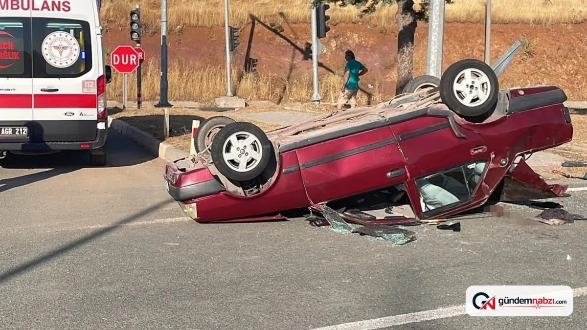 Elazığ'da iki otomobil çarpıştı: 3'ü çocuk 7 yaralı
