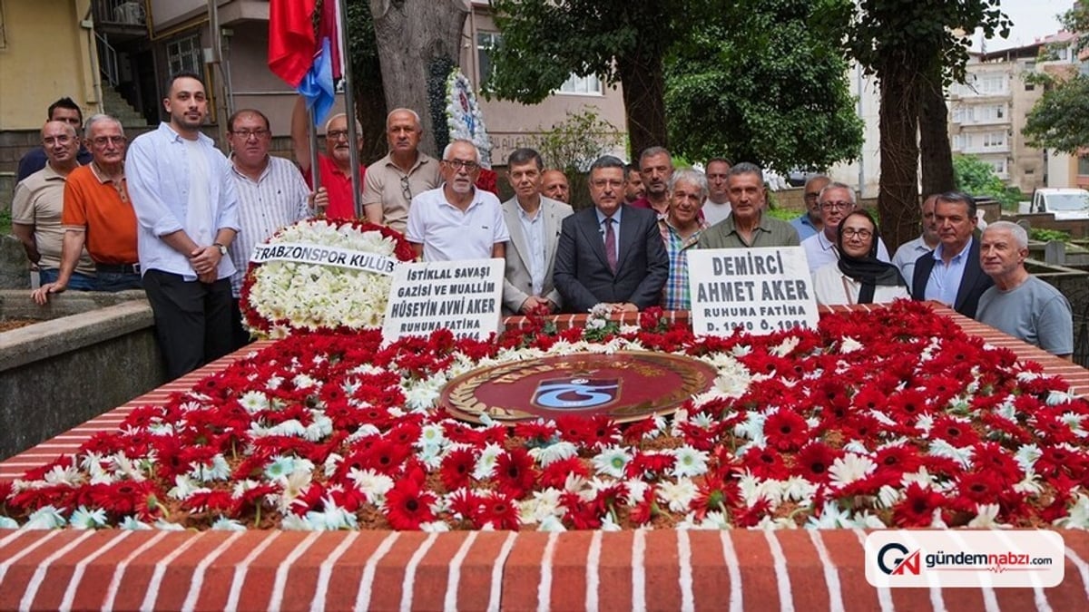 Trabzon'da Hüseyin Avni Aker mezarı başında anıldı