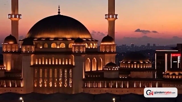 Taksim Camisi'nde Mevlid Gecesi coşkusu yaşandı