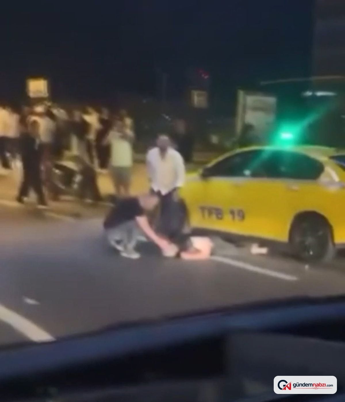 Bakırköy'de motosiklet kazası: 1'i ağır 3 yaralı