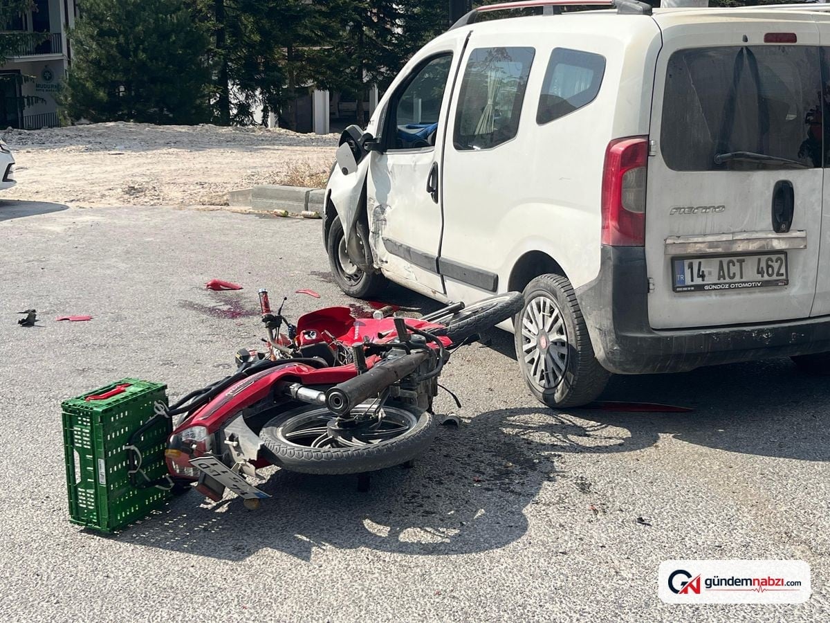 Bolu Mudurnu'da motosiklet ile hafif ticari araç çarpıştı