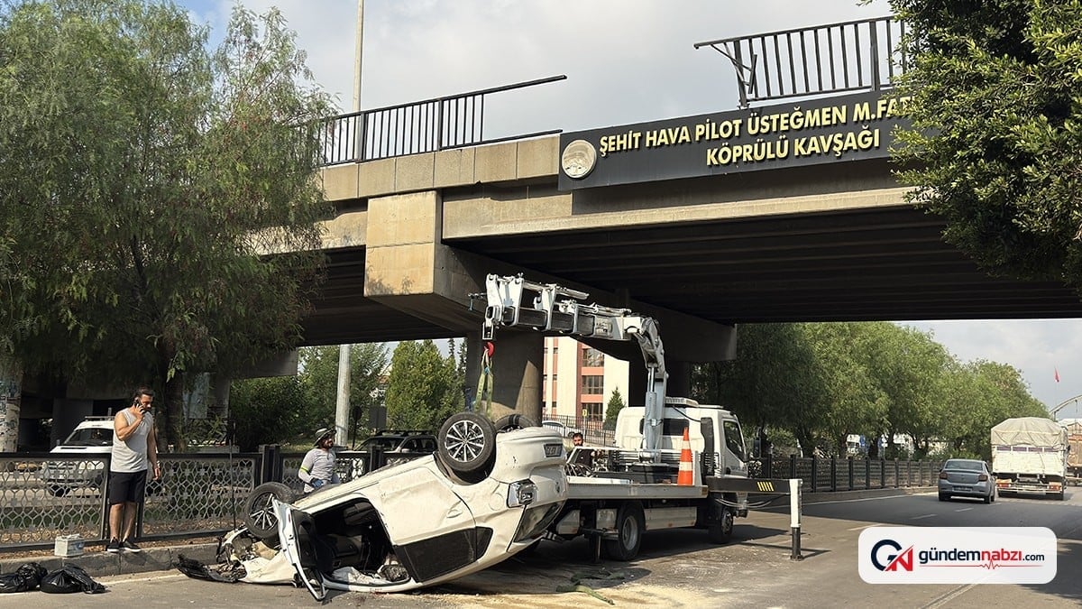Adana'da otomobil köprüden düştü