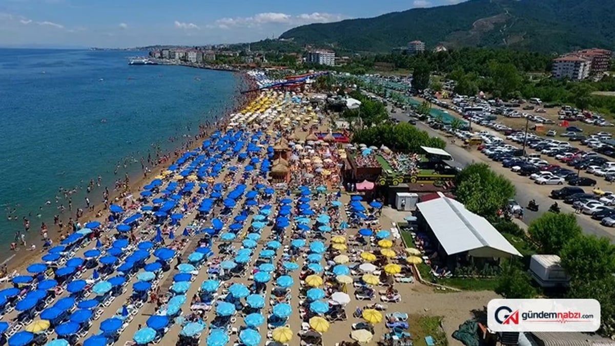 Yalova'nın tatil merkezi Çınarcık'ta yaz nüfusu 10 katına çıktı