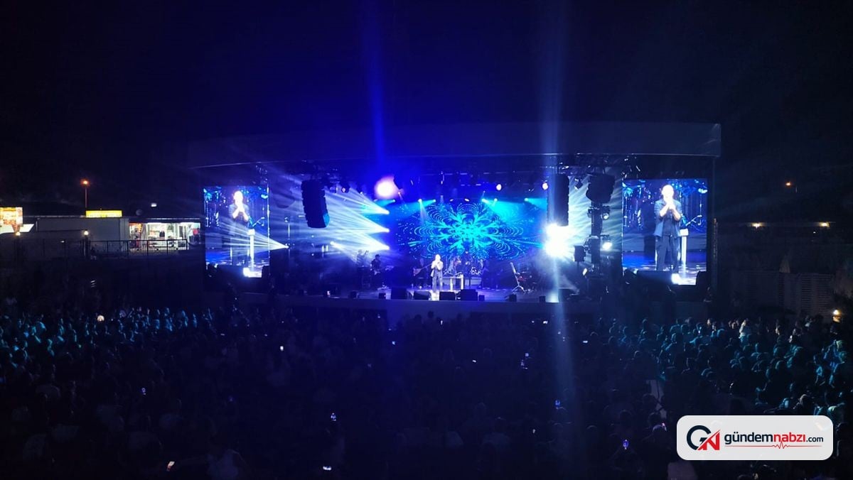 Kubat, Antalya Manavgat'ta hayranlarıyla bir araya geldi