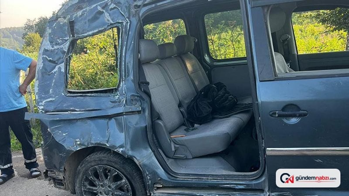 Ordu'da hafif ticari araç takla attı, 5 kişi yaralandı