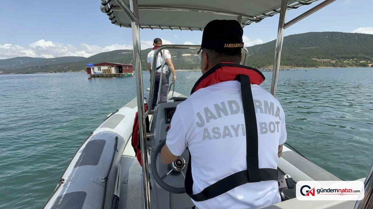 Jandarma Bot Timi Almus Baraj Gölü'nde devriye yapıyor