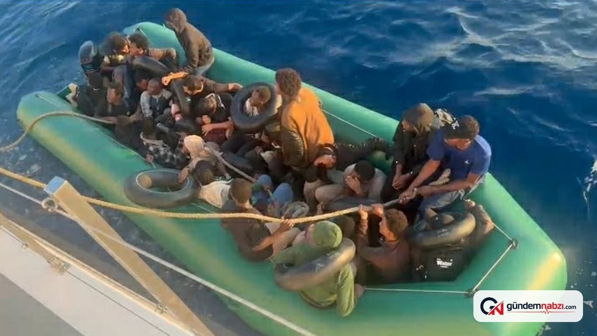 İzmir Seferihisar açıklarında 30 düzensiz göçmen kurtarıldı