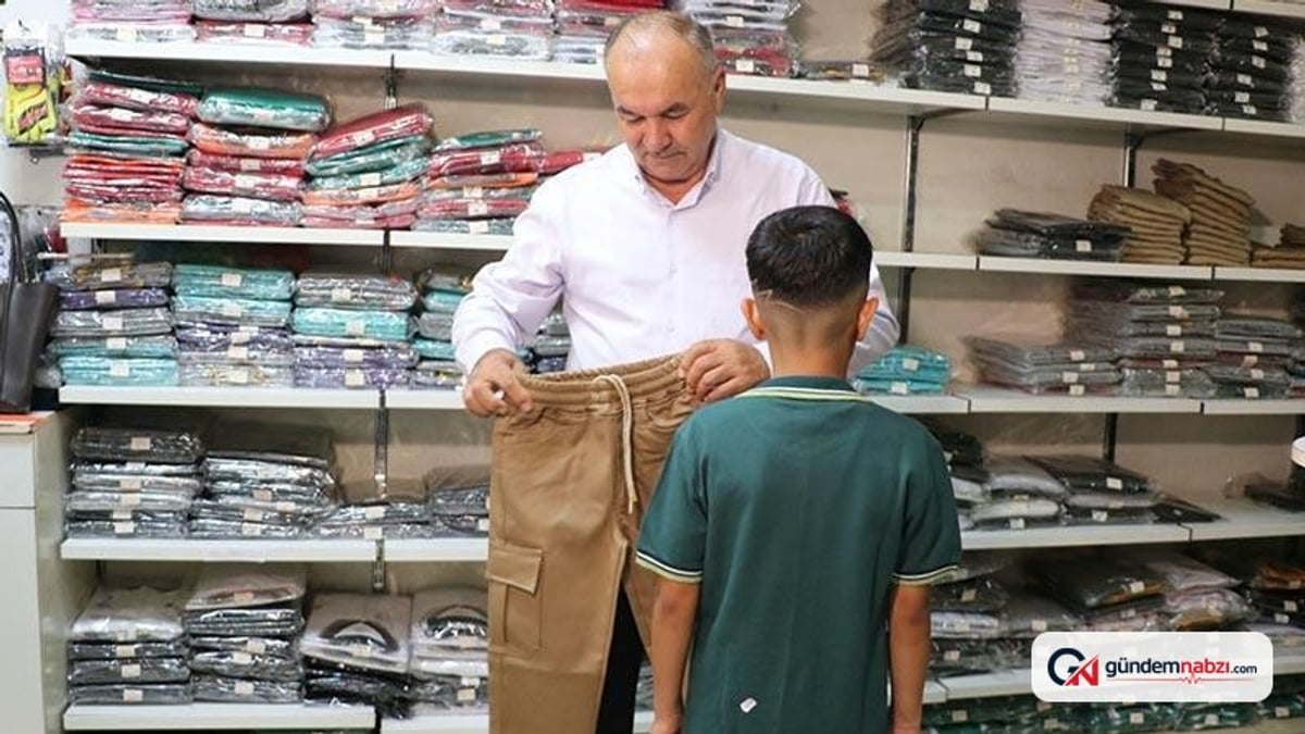 Muhtar, ihtiyaç sahibi çocuklarla hayırseverler arasında köprü kurdu
