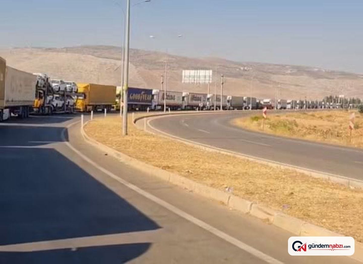 Gürbulak Sınır Kapısı'nda tır sürücüleri günlerce bekliyor