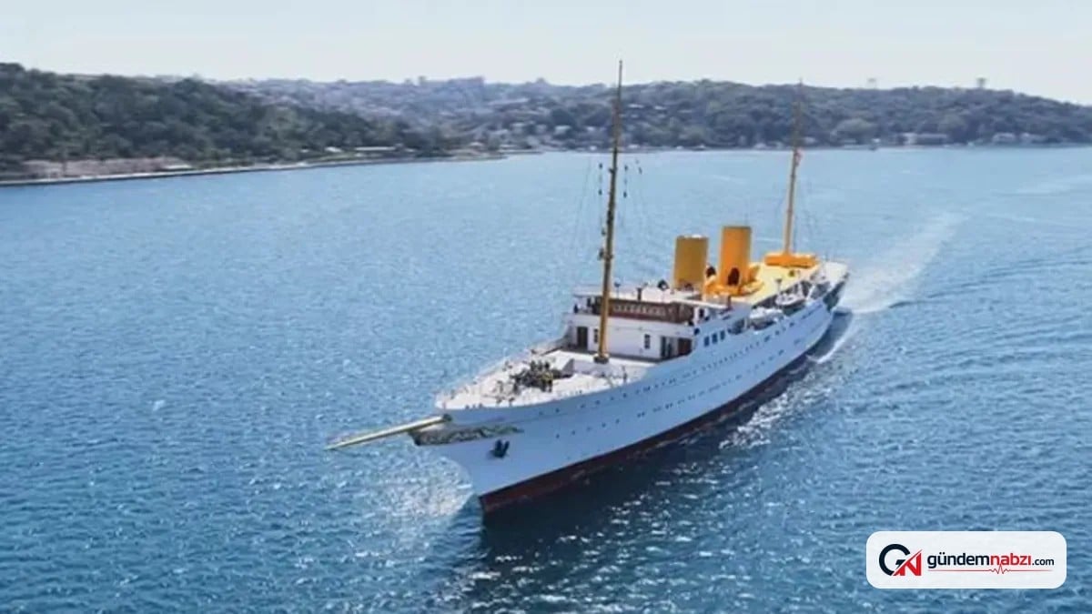 TCG Savarona İstanbul Boğazı'ndan geçti