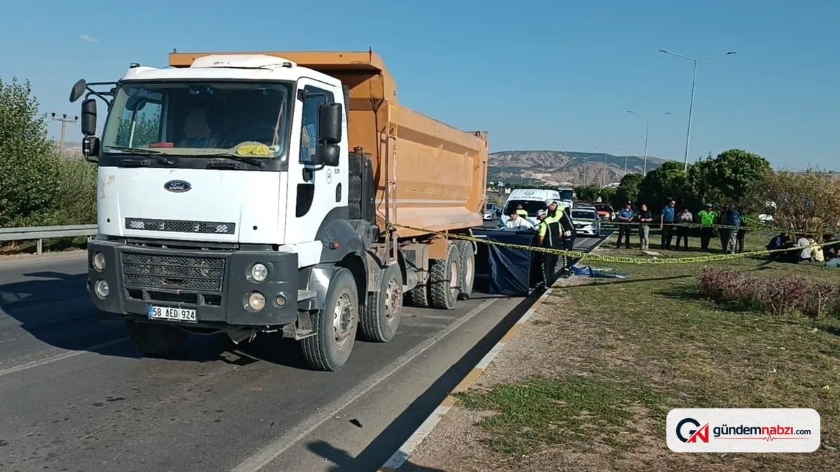 Sivas'ta motosiklet kamyona çarptı: 19 yaşındaki sürücü öldü