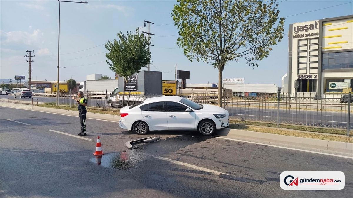 Bursa İnegöl'de refüje çarpan otomobilin sürücüsü yaralandı