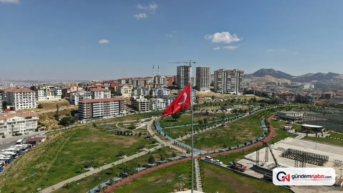 Mamak'ta 52 metre yüksekliğinde Bayrak Anıtı açıldı