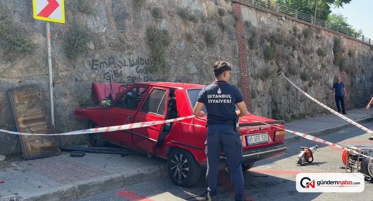 İstanbul Ataşehir'de otomobil istinat duvarına çarptı: 3 yaralı